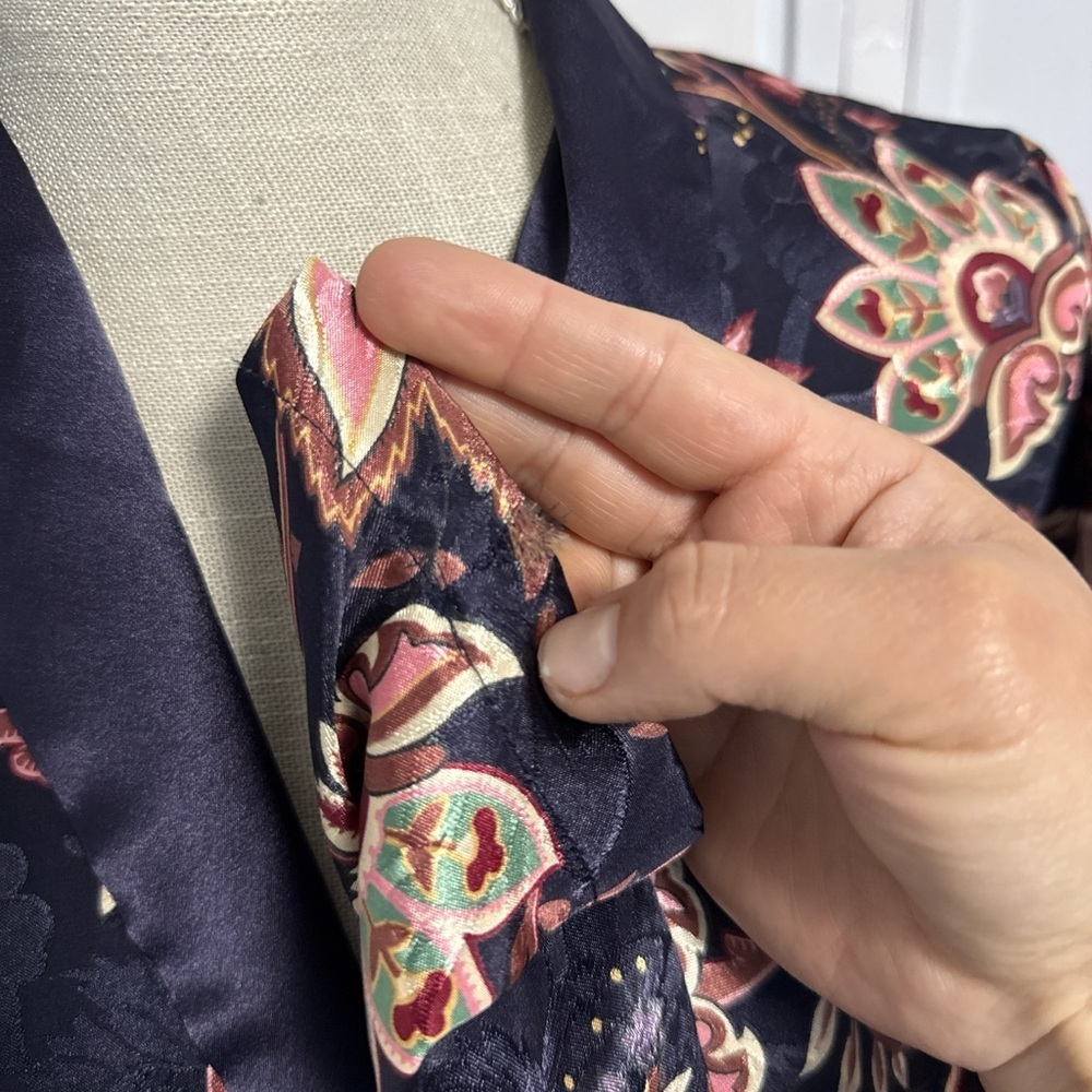 Vintage Victoria secret navy blue floral robe. - Picture 2 of 4